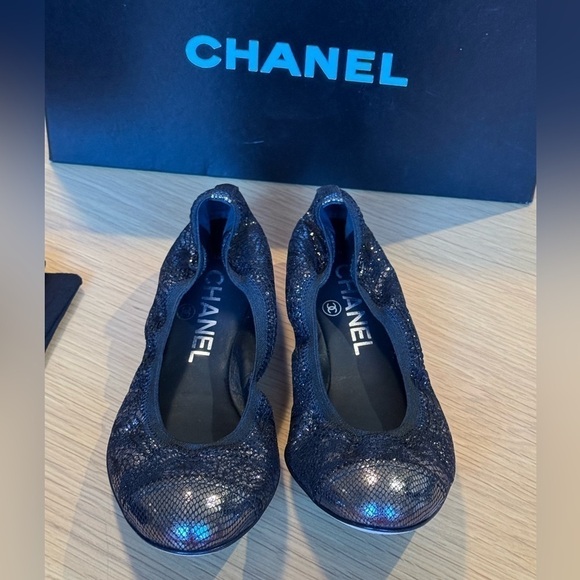 CHANEL Lagerfeld Interlocking CC Lace Metallic Cap Toe Ballet Flats Size 35 NWT - Picture 1 of 10